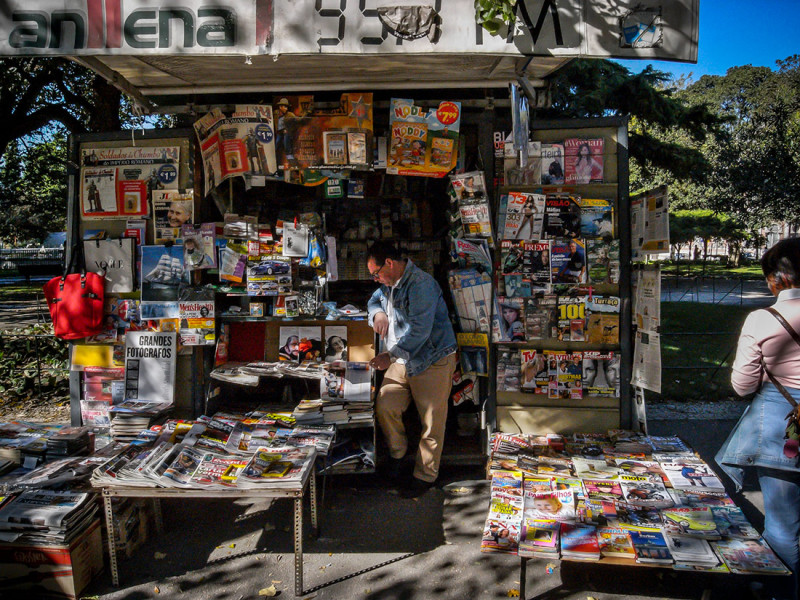 Portugal, Lisbon, Príncipe Real. 2007. Senhor Henrique sells newspapers and magazines.